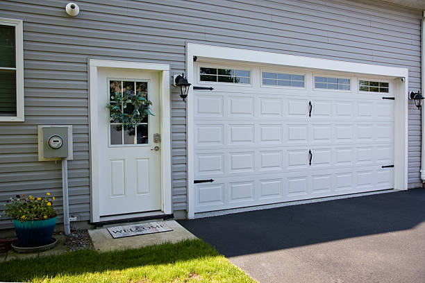 24/7 Emergency Garage Door Panel Replacement experts in Blue Rapids, KS